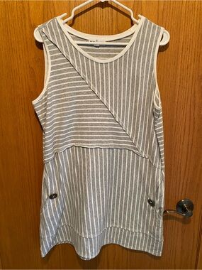 🇺🇸 Neon Buddha Women’s Sleeveless Dress with Pockets